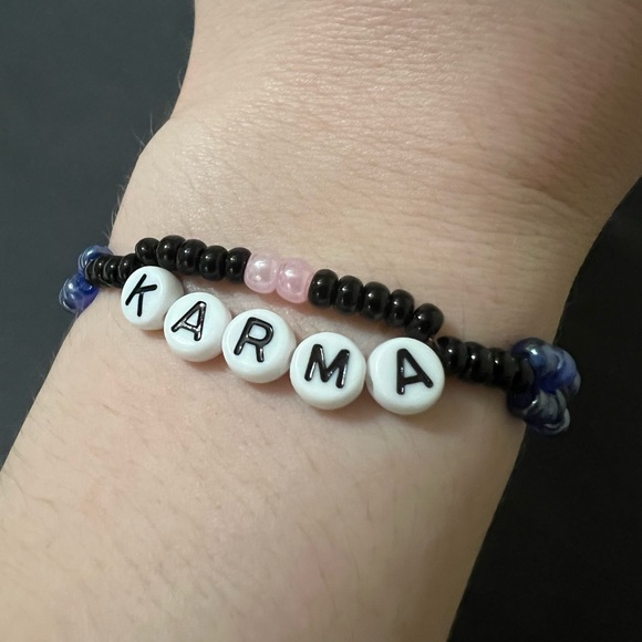 Taylor Swift Karma friendship bracelet - Picture 4 of 5